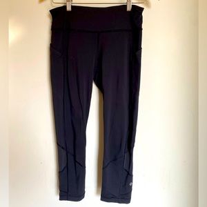 Lululemon Women's Black Cropped Leggings Size 6